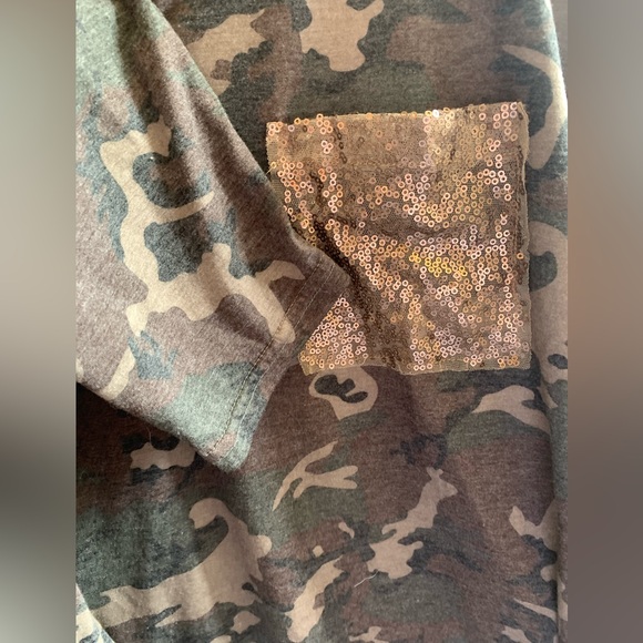 GRACE & EMMA Camouflage Gold Sequin Women's Plus Size 2XL Top Shirt Camo Fall - Picture 6 of 9